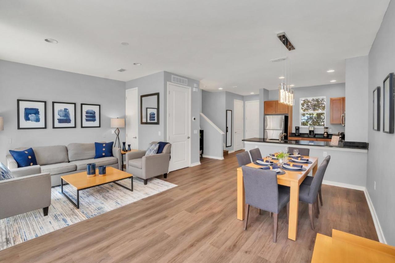 Upscale 2Br Lakefront Townhome - Private Hot Tub! Orlando Eksteriør bilde